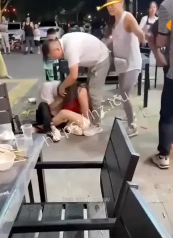 前任现任当街互撕